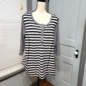 Avenue Multi Media Soft Striped Black Cream Top size 18/20